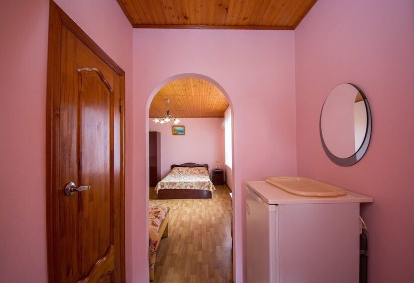 Трехместный Номер Superior, Guest House On Chernomorskaya Ulitsa