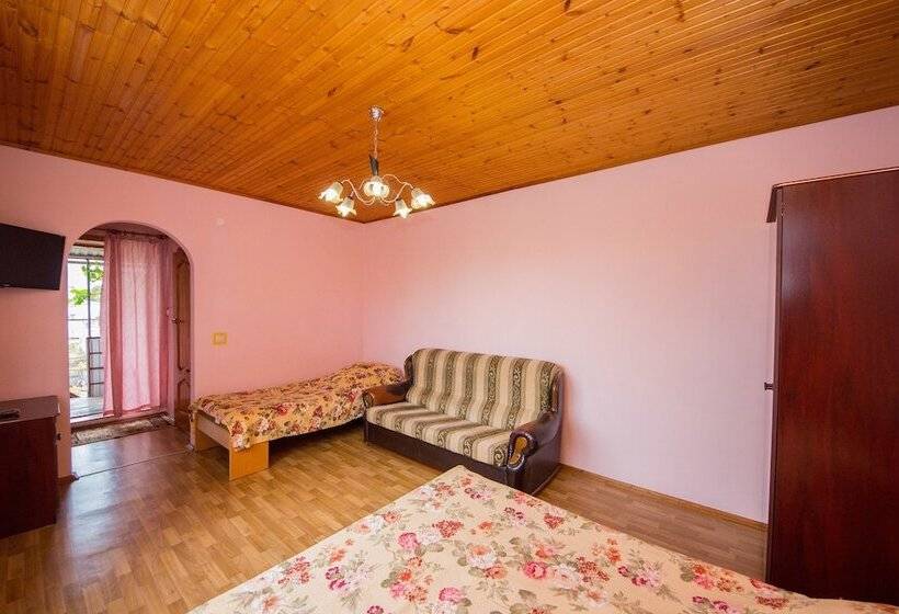 Трехместный Номер Superior, Guest House On Chernomorskaya Ulitsa
