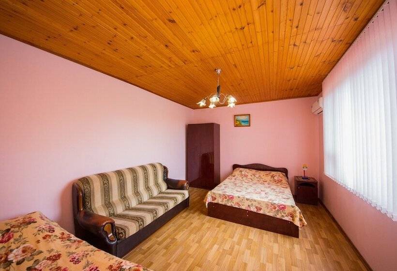 اتاق سوپریور سه تخته, Guest House On Chernomorskaya Ulitsa