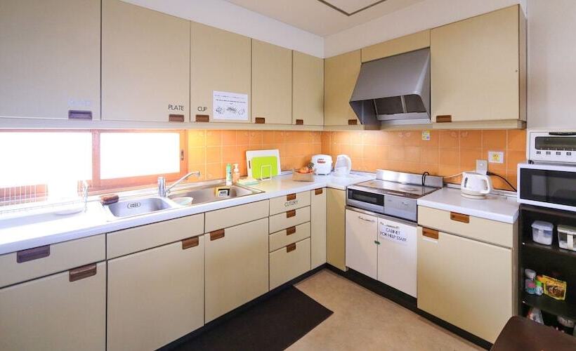 غرفة قياسية ثلاثية, Air Hostel Lcc