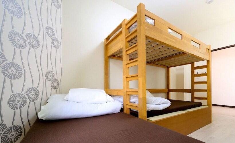 Трехместный Номер Стандарт Совместная Ванная, Air Hostel Lcc