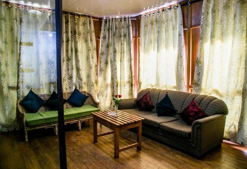 Люкс Кровать Кинг, Niraamaya Retreats Aradura Kohima