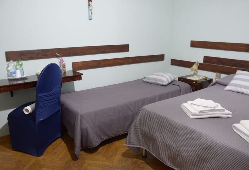 اتاق استاندارد چهارنفره با سرویس بهداشتی مشترک, Mel Affittacamere