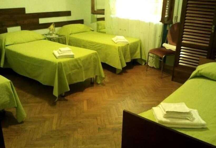 اتاق استاندارد چهارنفره با سرویس بهداشتی مشترک, Mel Affittacamere