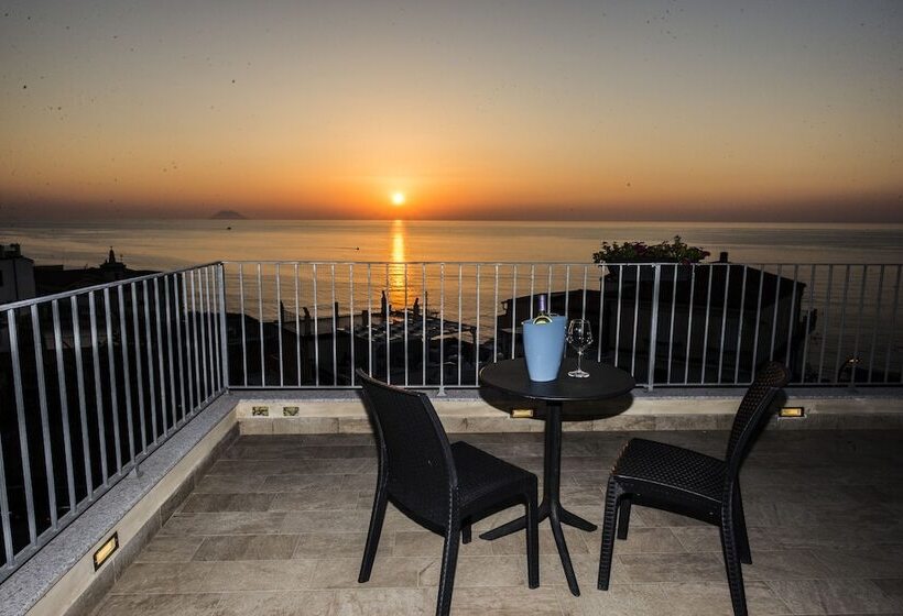 Люкс Deluxe Вид на Море, Villa Adua