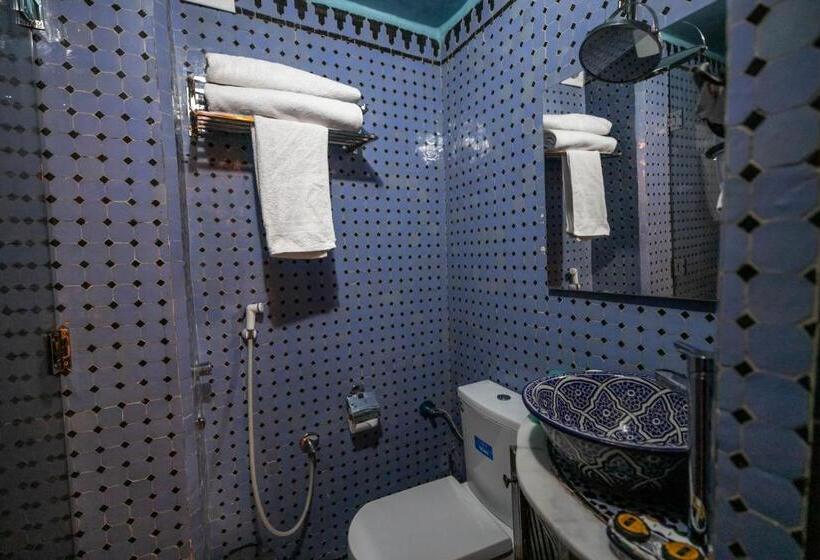 اتاق راحتی سه تخته, Dar Borj