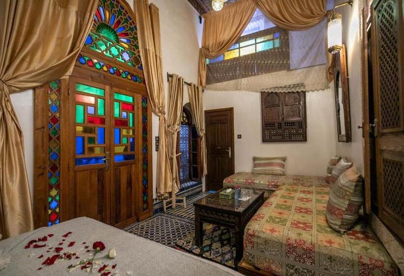 اتاق راحتی سه تخته, Dar Borj