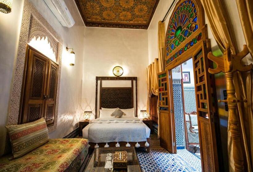 اتاق راحتی سه تخته, Dar Borj