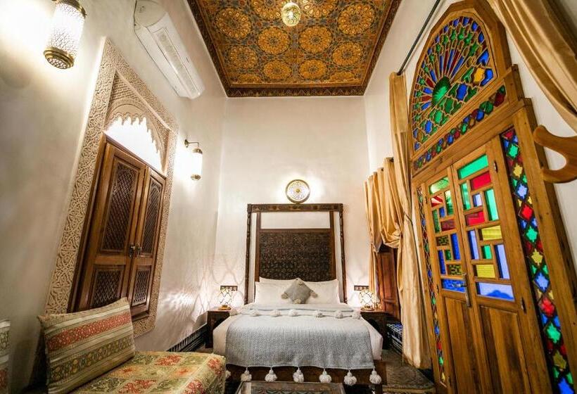 اتاق راحتی سه تخته, Dar Borj