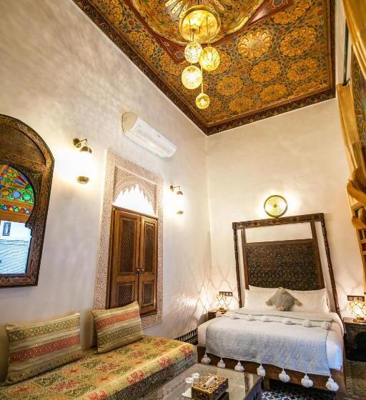 اتاق راحتی سه تخته, Dar Borj