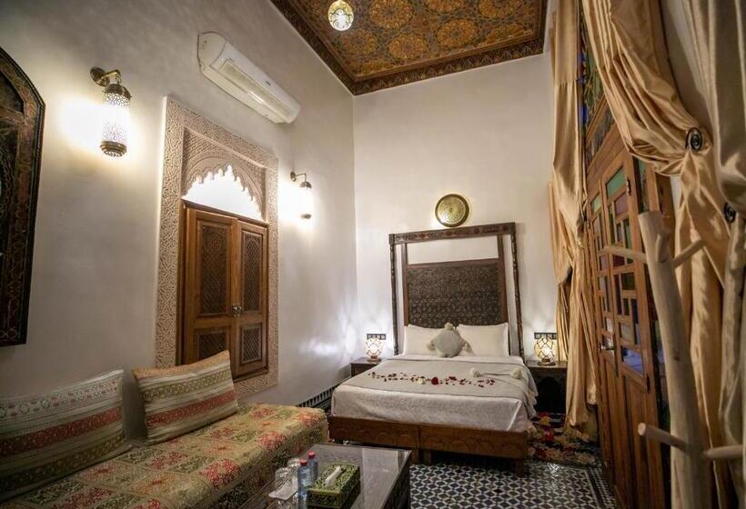 اتاق راحتی سه تخته, Dar Borj