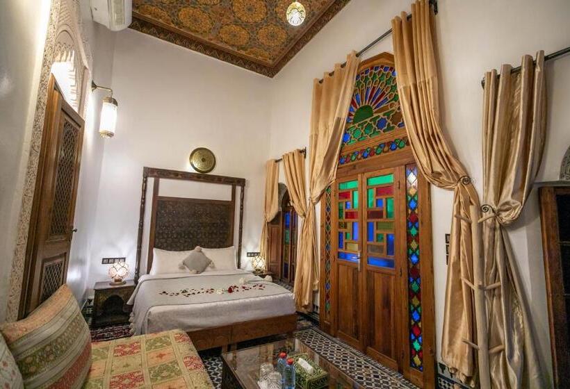 اتاق راحتی سه تخته, Dar Borj