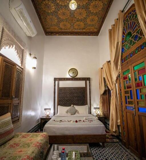 اتاق راحتی سه تخته, Dar Borj