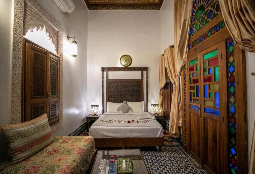 اتاق راحتی سه تخته, Dar Borj