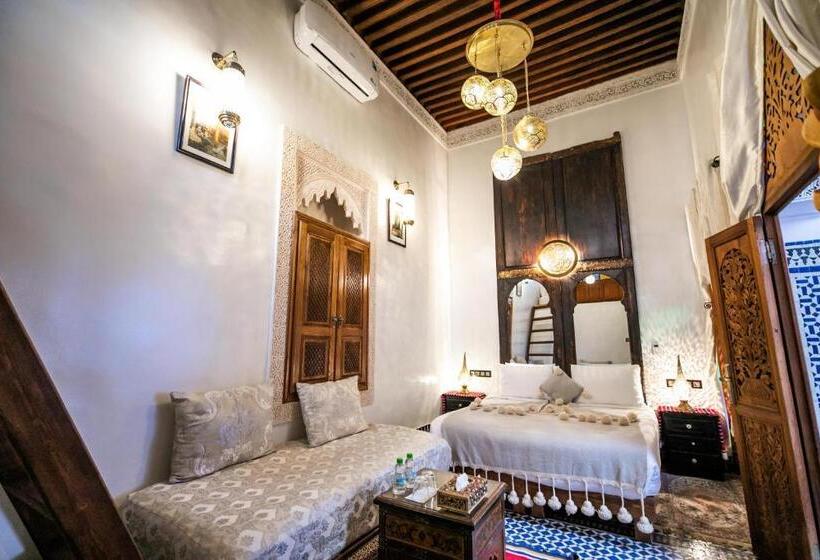 سوییت خانوادگی, Dar Borj