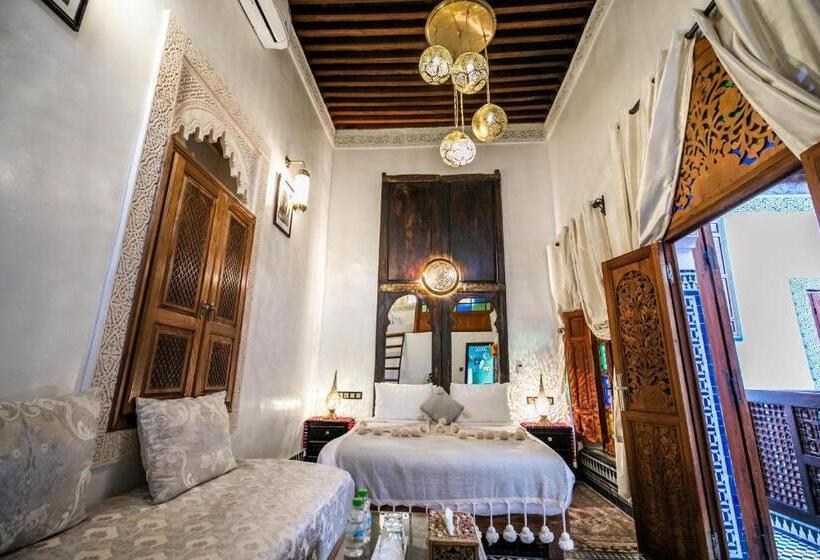 سوییت خانوادگی, Dar Borj