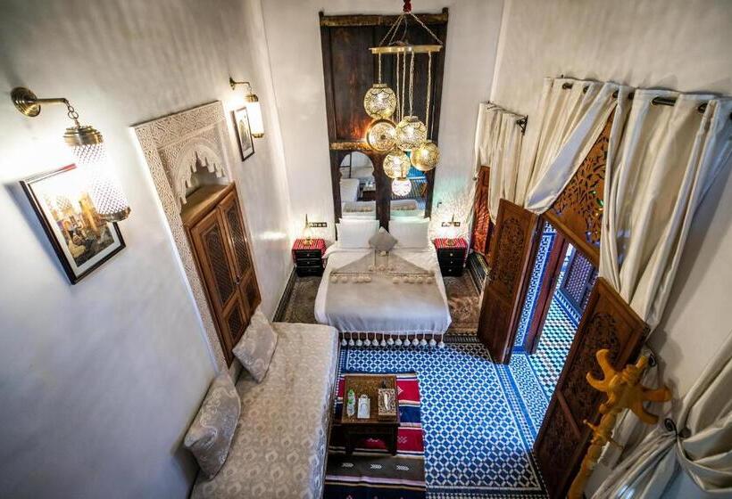 سوییت خانوادگی, Dar Borj