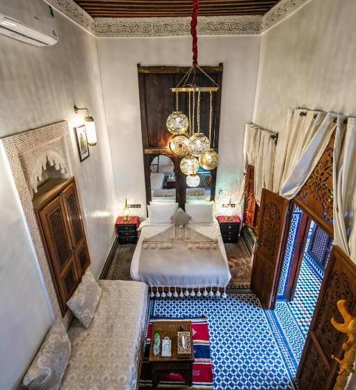 سوییت خانوادگی, Dar Borj