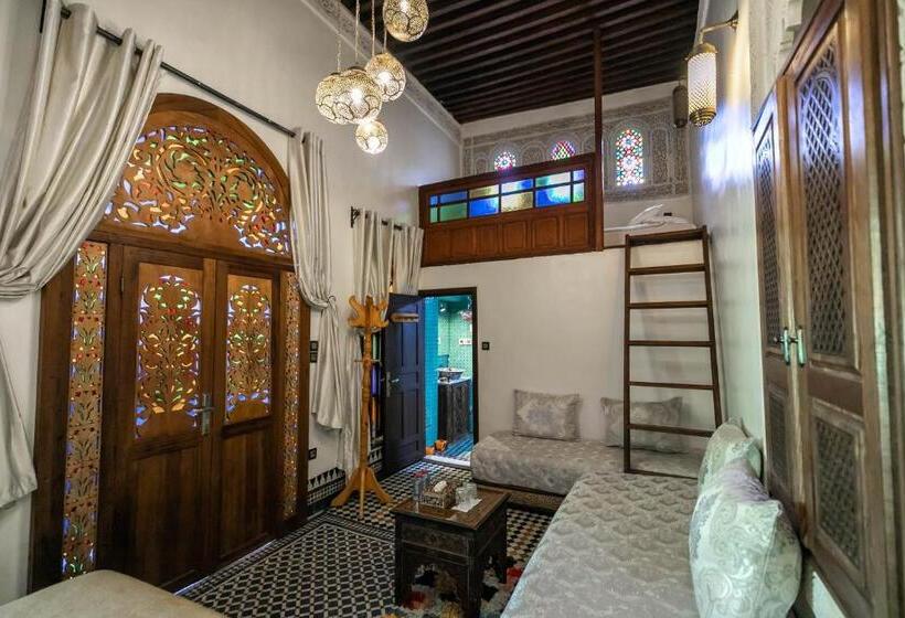 سوییت خانوادگی, Dar Borj