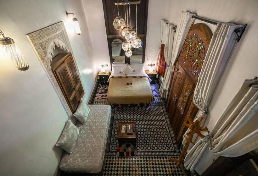 سوییت خانوادگی, Dar Borj