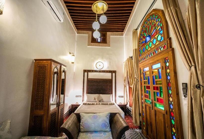 اتاق لوکس سه تخته, Dar Borj