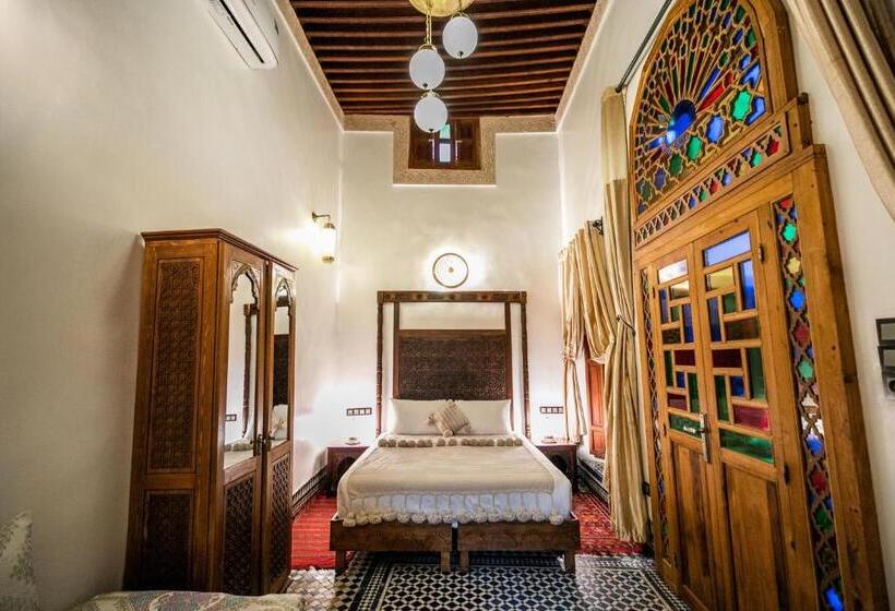 اتاق لوکس سه تخته, Dar Borj