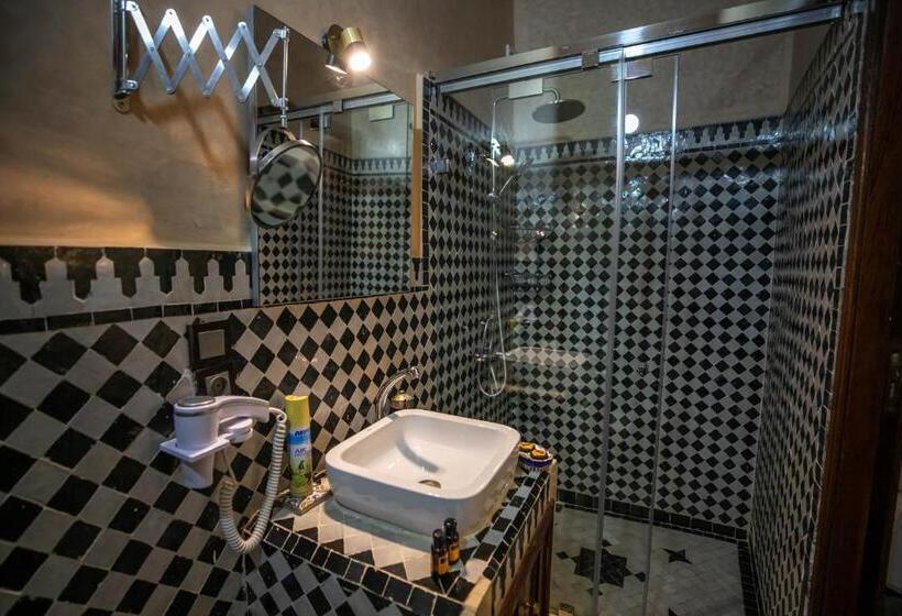 اتاق سوپریور سه تخته, Dar Borj