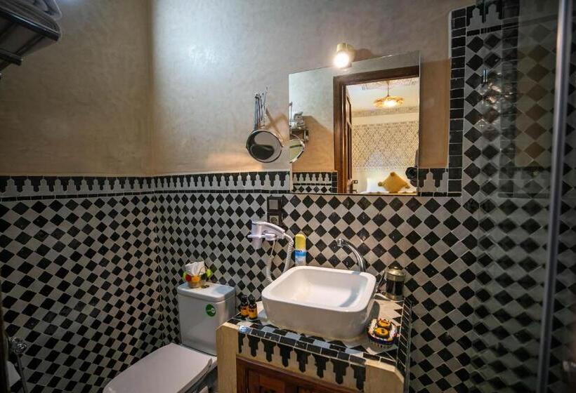 اتاق سوپریور سه تخته, Dar Borj