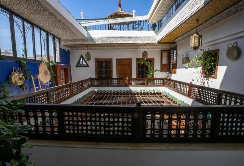 اتاق سوپریور سه تخته, Dar Borj