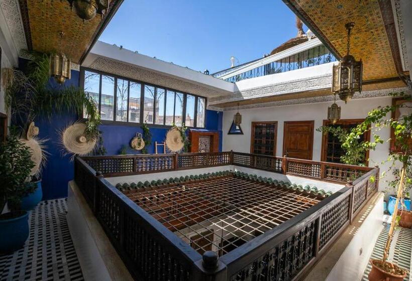 اتاق سوپریور سه تخته, Dar Borj