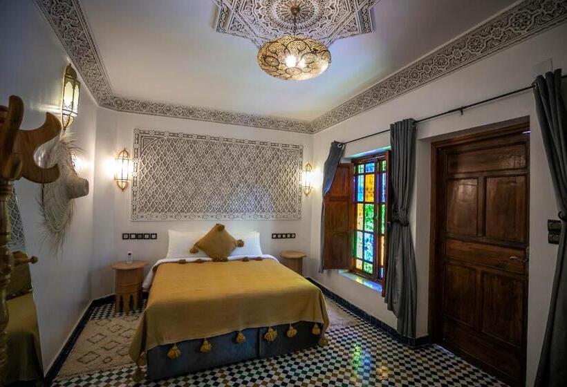 اتاق سوپریور سه تخته, Dar Borj