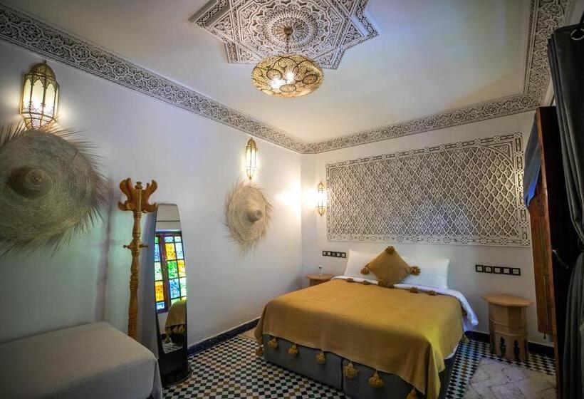 اتاق سوپریور سه تخته, Dar Borj