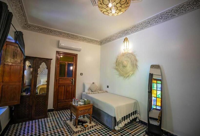 اتاق سوپریور سه تخته, Dar Borj