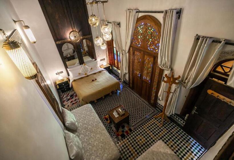 سوییت خانوادگی, Dar Borj