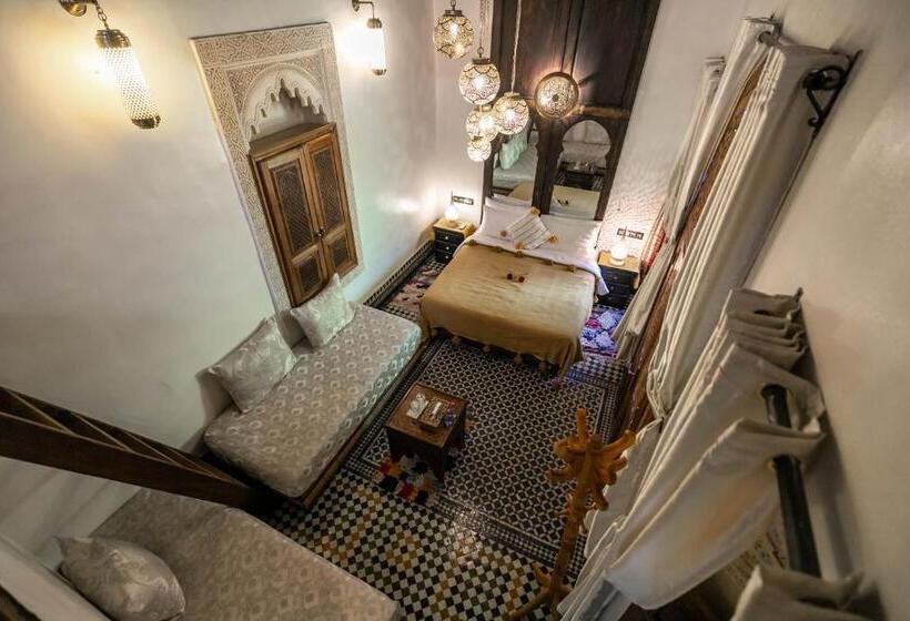 سوییت خانوادگی, Dar Borj