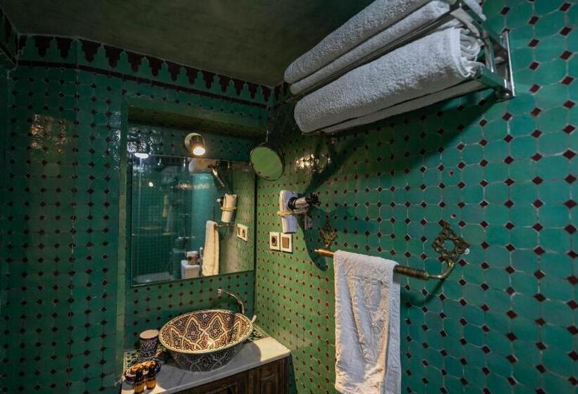 سوییت خانوادگی, Dar Borj