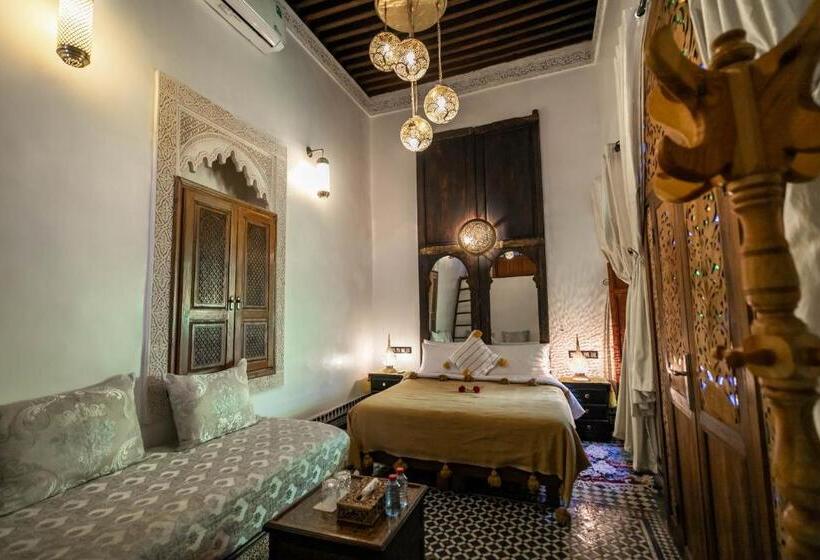 سوییت خانوادگی, Dar Borj