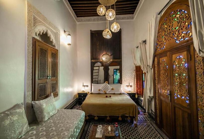 سوییت خانوادگی, Dar Borj