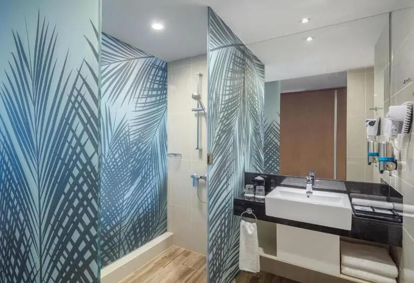 クイーンサイズベッドのスタンダードルーム, Holiday Inn Express Kota Kinabalu City Centre By Ihg