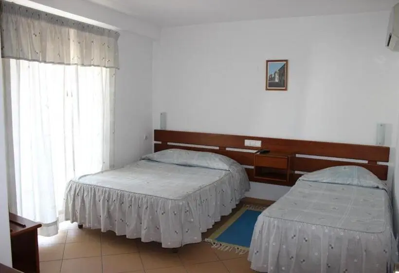 اتاق استاندارد سه نفره, Dom Fernando I