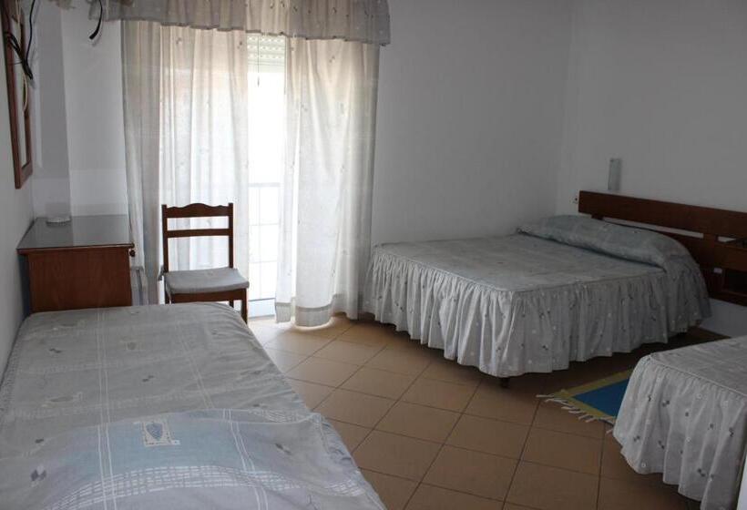 חדר סטנדרט לארבעה, Dom Fernando I