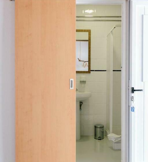 Кровать в Общей Комнате, Zulla Nazaré`s Surf Village