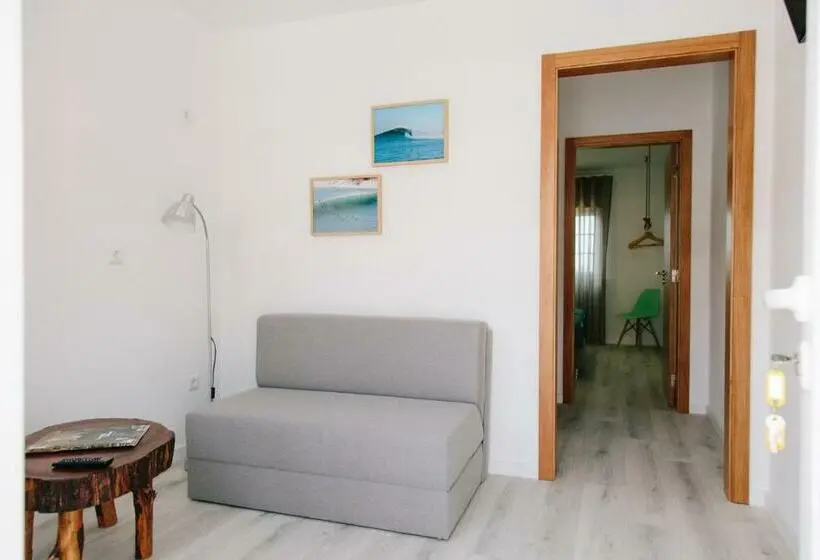 سوییت, Zulla Nazaré`s Surf Village
