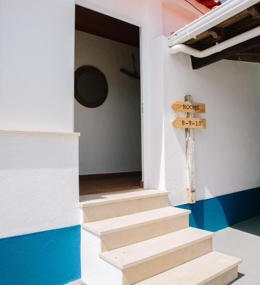 Семейный Номер, Zulla Nazaré`s Surf Village