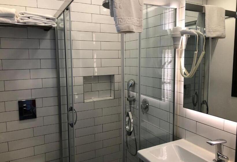 Quarto Familiar, Yerli Otel Alacati