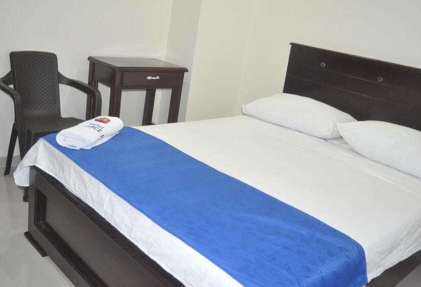 חדר אקונומי, Arce Plaza