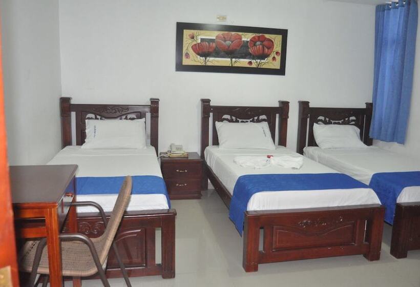 חדר אקונומי לארבעה, Arce Plaza