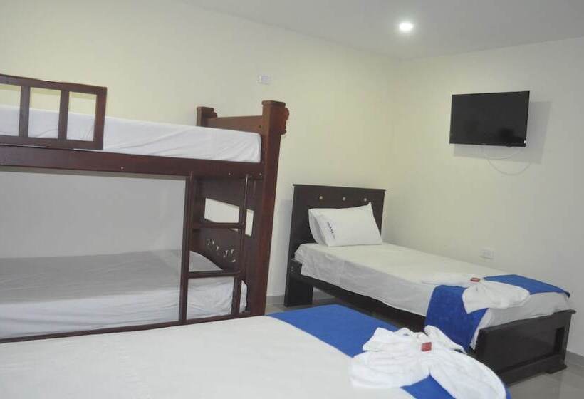 חדר משפחתי, Arce Plaza