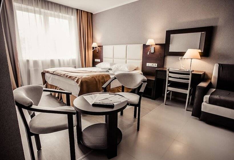 شقة غرفة واحدة, Eliza Bonapart