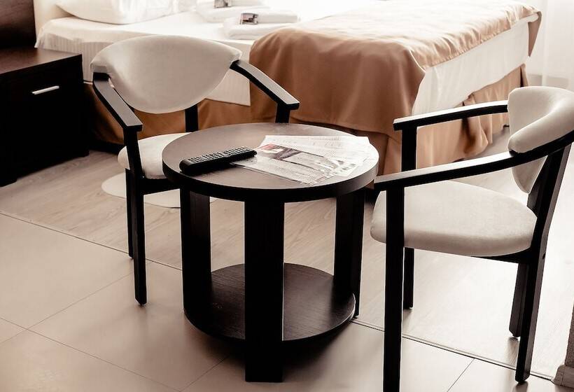 شقة غرفة واحدة, Eliza Bonapart